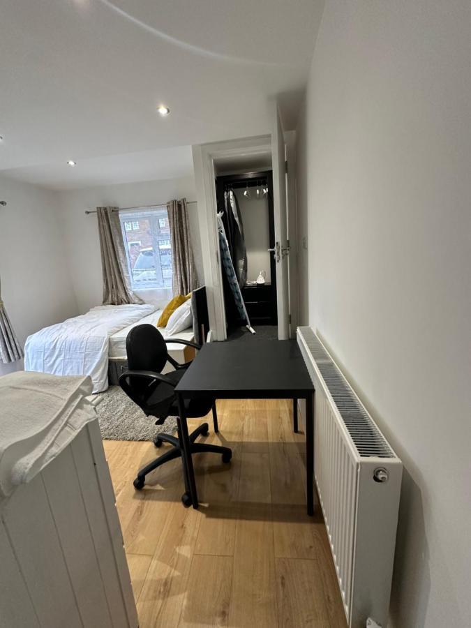 Keedonwood Road Bromley, Rooms With Free Wifi Экстерьер фото