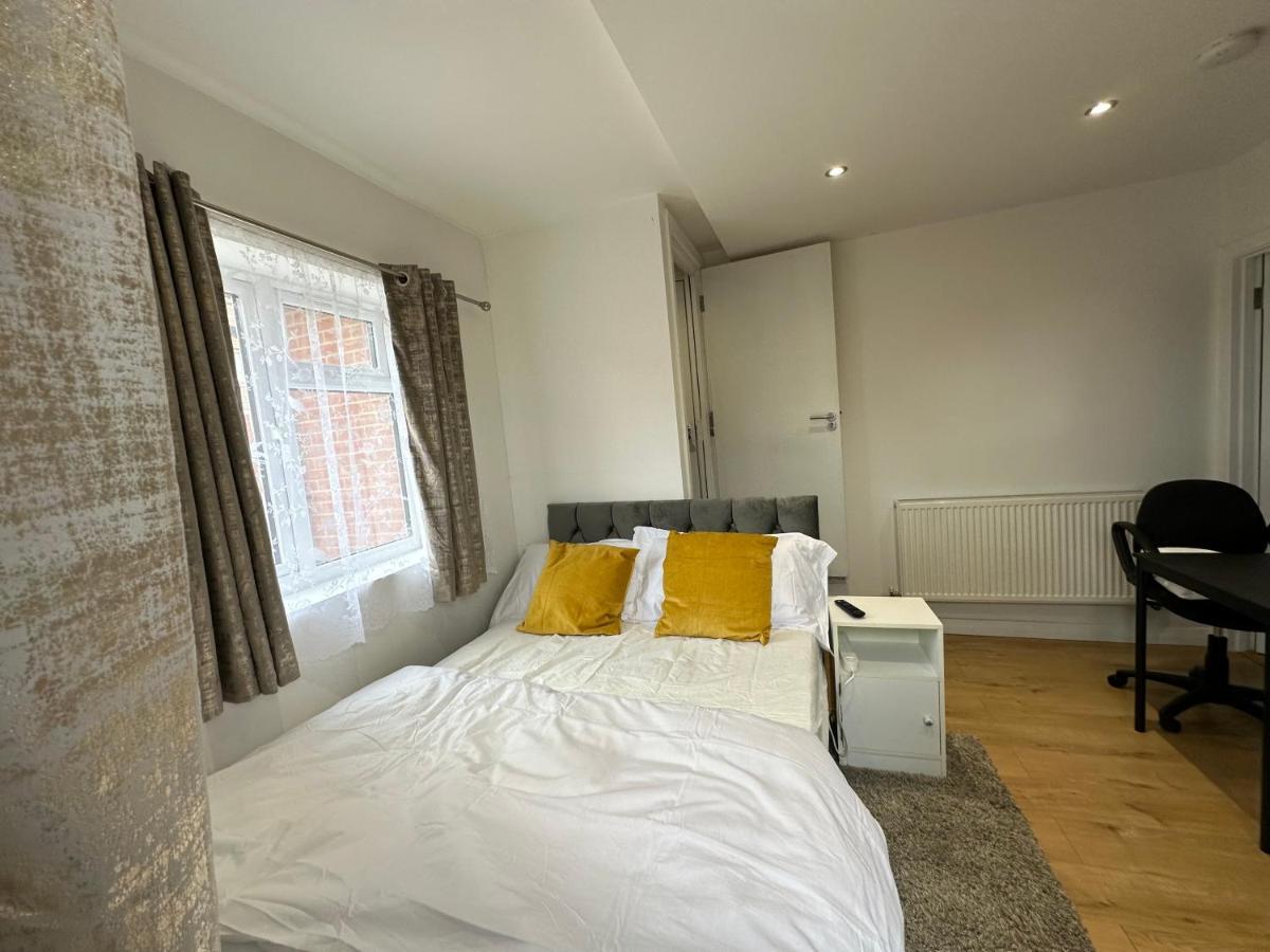 Keedonwood Road Bromley, Rooms With Free Wifi Экстерьер фото