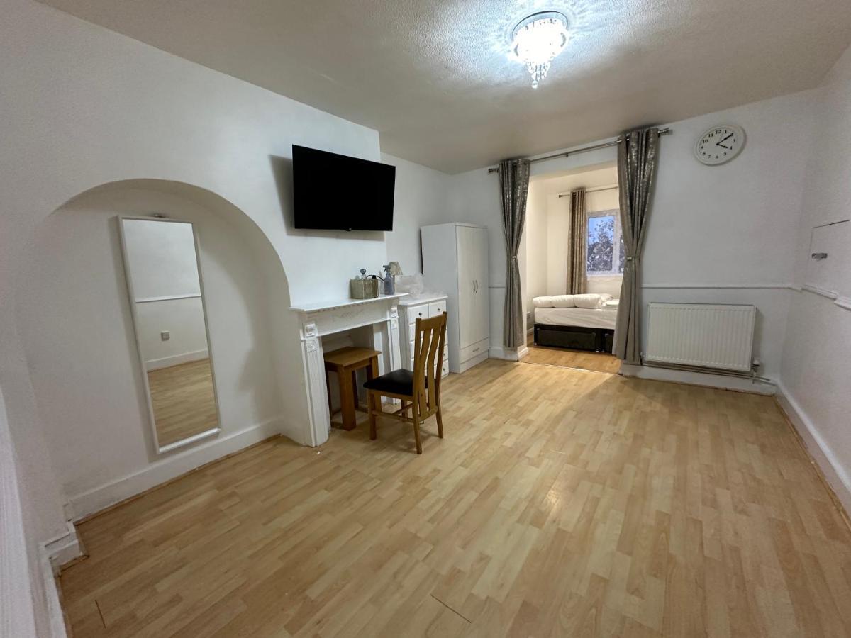Keedonwood Road Bromley, Rooms With Free Wifi Экстерьер фото
