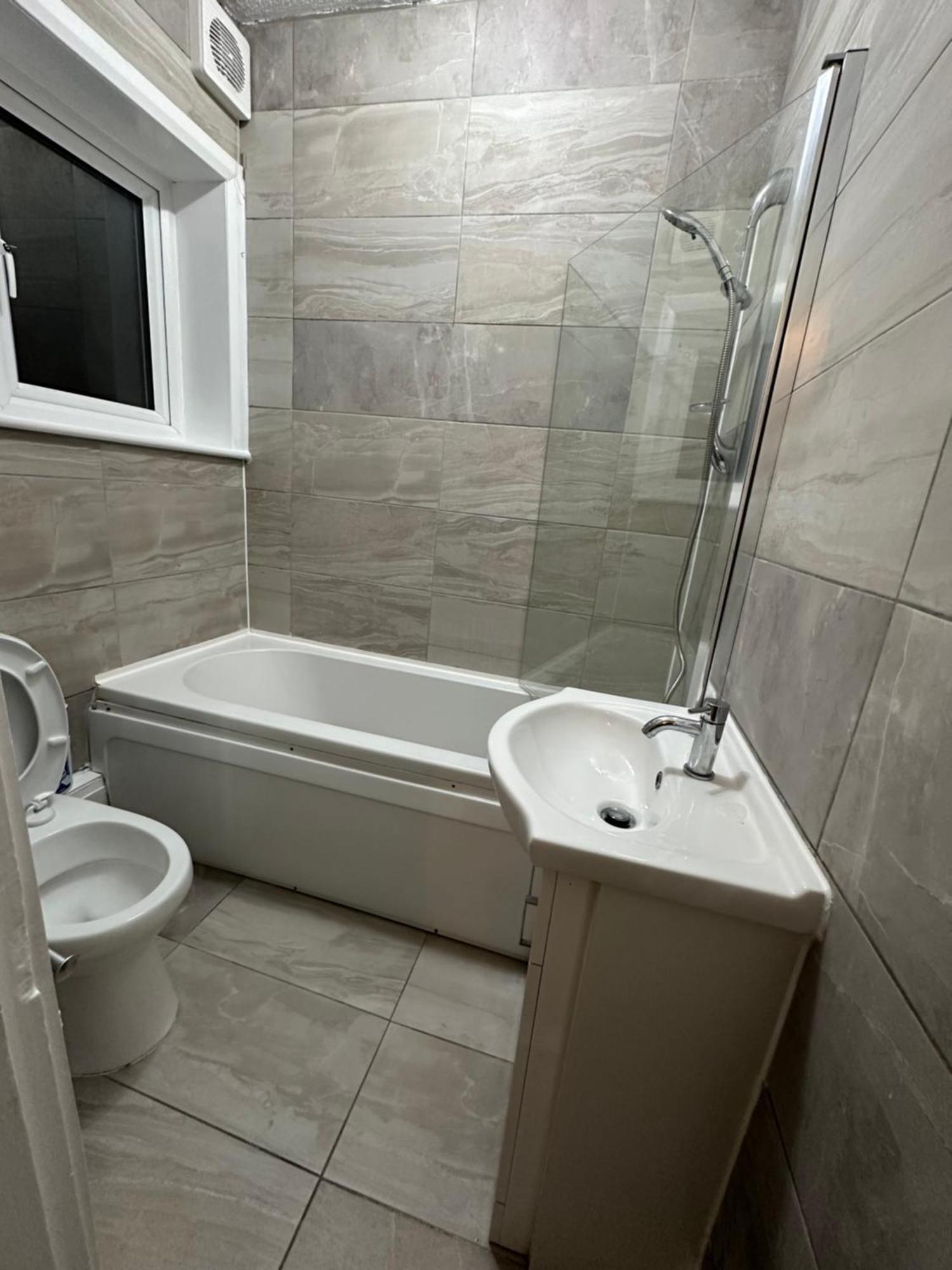 Keedonwood Road Bromley, Rooms With Free Wifi Экстерьер фото